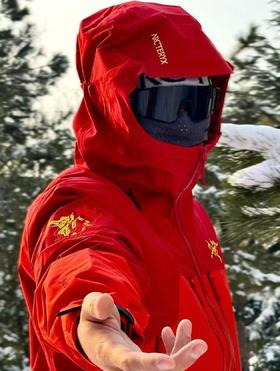 点此购买 始祖鸟男女款马年新春限定骏马刺绣图案GTX硬壳连帽防风防水滑雪衣冲锋衣 ggd 340777