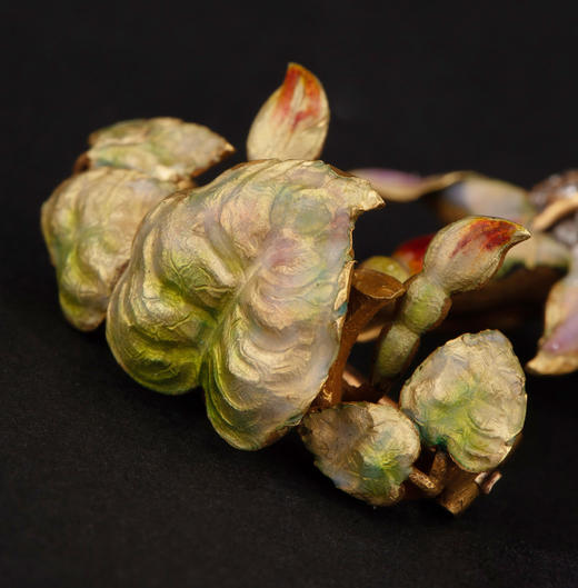 独角鹿西洋古董19世纪晚期瑞士出品黄金镶嵌钻石苹果主题珐琅表盘怀表及胸针 商品图9