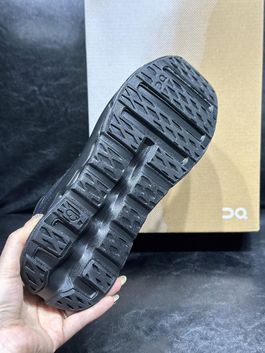 春季特惠💰320 Zendaya x Law Roach x On 昂跑 Cloudtilt Moon 以前卫艺术视角重塑经典鞋型 商品图5