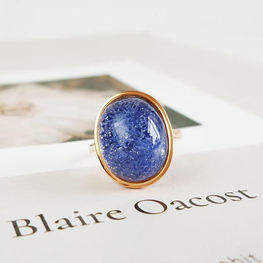 【天然正品】AU750玫瑰金镶天然蓝发晶蛋面水晶戒指15.2*12.2MM（皆取最大值）13.5号（戒圈可改）100126NJT07 商品图4