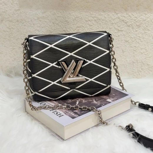 LV Twist 黑白 限定菱格 水波纹 牛皮 小号 金扣 斜挎包 商品图0