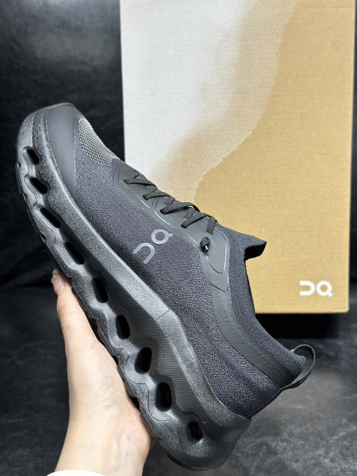 春季特惠💰320 Zendaya x Law Roach x On 昂跑 Cloudtilt Moon 以前卫艺术视角重塑经典鞋型 商品图4