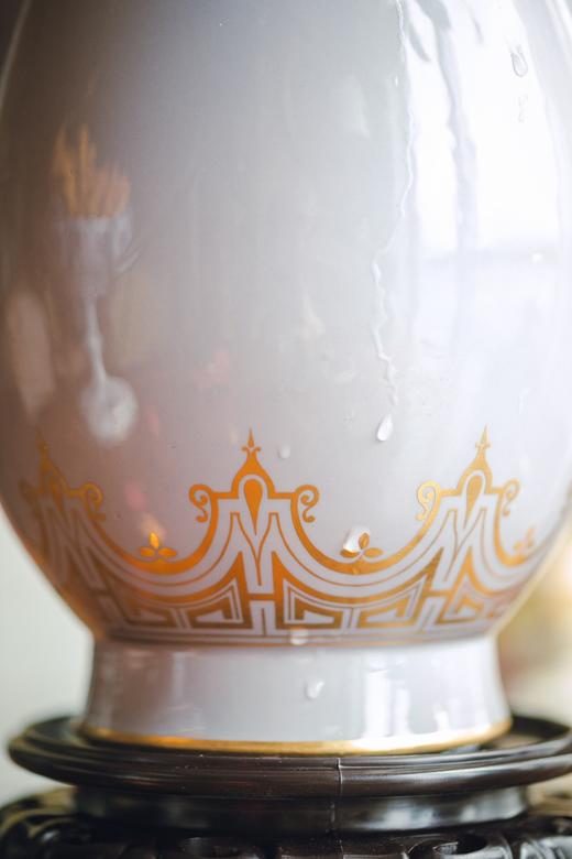 独角鹿西洋古董1875-1876年代法国御窑塞弗尔签名出品手绘描金阿拉伯花卉纹装饰粉紫变色釉瓷花瓶一对 商品图6