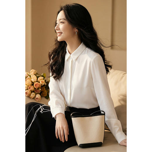 经典基础款白衬衫 百搭王搭配西裤/半裙/西装 一秒穿出专业感 米思阳2026春季新款不易皱职业百搭衬衫女通勤白色上衣4261 商品图1