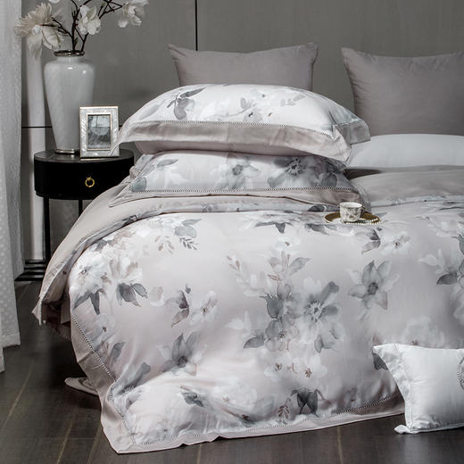 多喜爱 60S兰精天丝四件套 萃嘢/黛雾/墨苒/竹憶/花慕里 【奥地利进口兰精天丝】【礼盒包装】【三方拼框】【专利床单】如丝柔滑 如水沁凉 商品图8