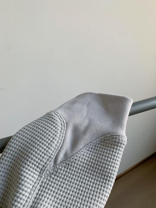 点此购买 始祖鸟OLERA系列女士华夫格半拉链卫衣 bk 340754 商品图12