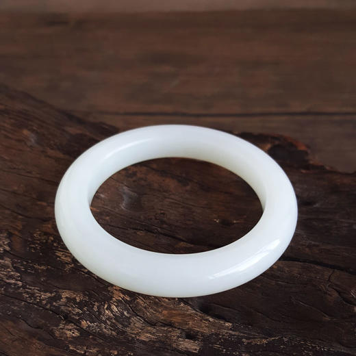 【天然正品】天然新疆且末料细腻一级白油润度佳55.5号和田玉手镯55.5号（皆取最大值）120226NJT52 商品图2