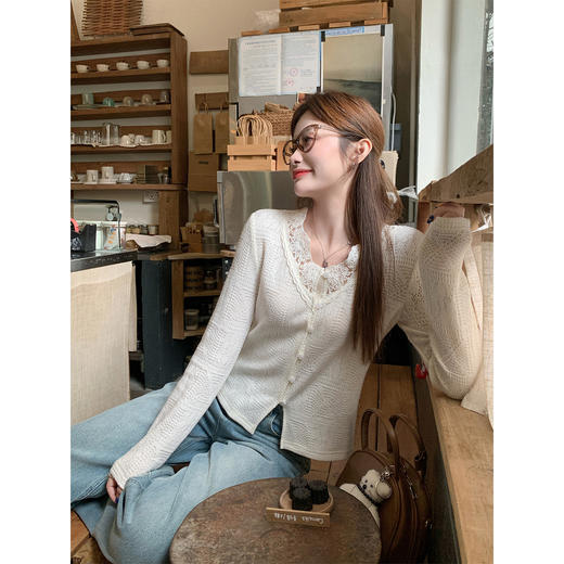 <曾小咸推荐>2.26现货秒杀 ！微信超特价！韩系镂空米白色v领针织衫 日常169.99 立减90 秒杀79.99！ 商品图1