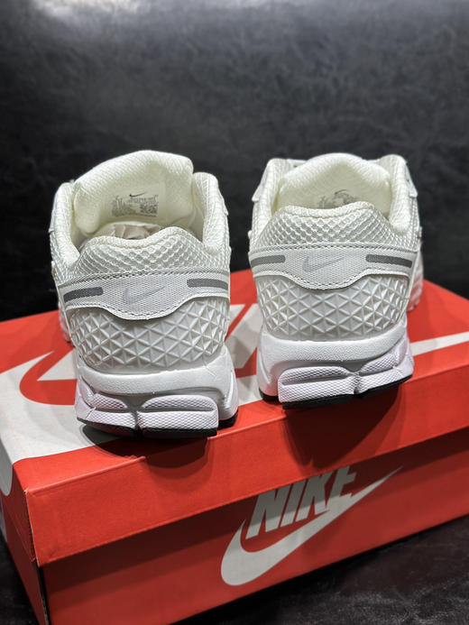 春季特惠💰320 高版本 Nk Zoom Vomero 5 "Earth Fossil" 佛莫罗5代系列经典复古休闲运动鞋 商品图2