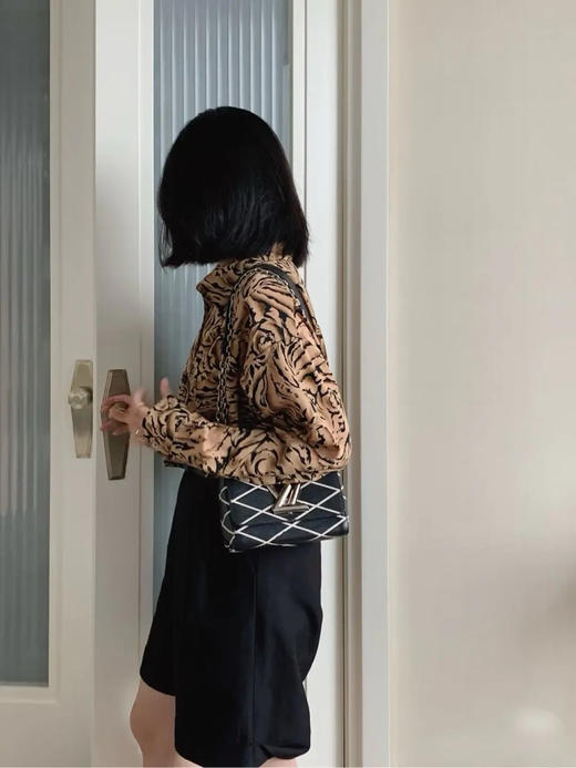 LV Twist 黑白 限定菱格 水波纹 牛皮 小号 金扣 斜挎包 商品图1