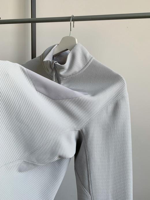 点此购买 始祖鸟OLERA系列女士华夫格半拉链卫衣 bk 340754 商品图11