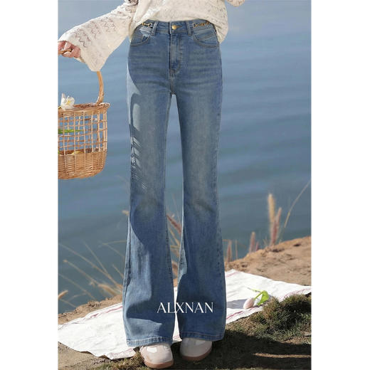 鹿向南「埃尔菲斯」蓝色微喇牛仔裤女春季新款小个子修身喇叭裤 商品图1