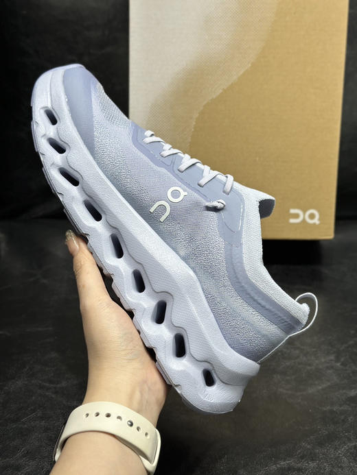 春季特惠💰320 Zendaya x Law Roach x On 昂跑 Cloudtilt Moon 以前卫艺术视角重塑经典鞋型 商品图4