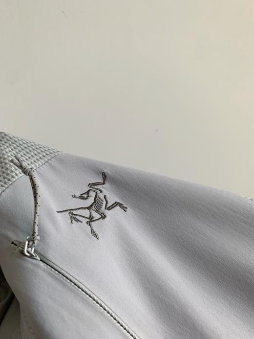 点此购买 始祖鸟OLERA系列女士华夫格半拉链卫衣 bk 340754 商品图14