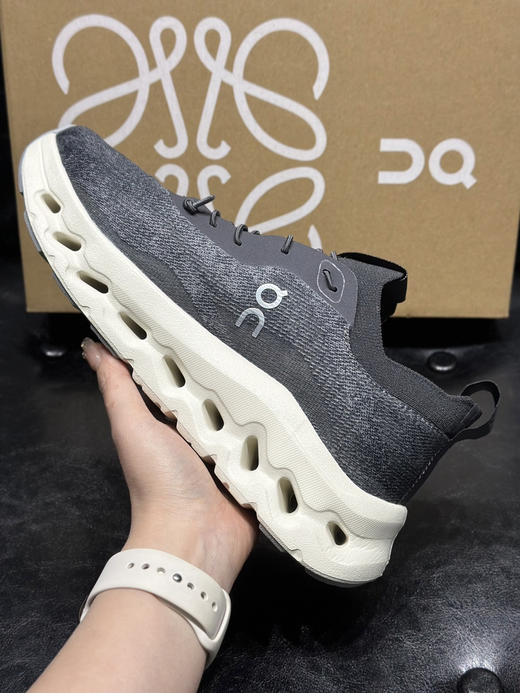 春季特惠💰300 LOEWE 罗意威 x On 昂跑 联名款 Cloudtilt 跑鞋 商品图4