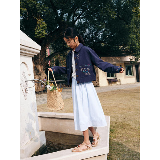 💕春3童装藏青色短款绣花外套 商品图3