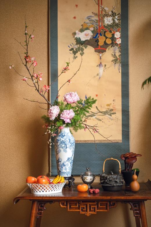 独角鹿西洋古董1903-1904年代新艺术时期法国御窑塞弗尔签名出品手绘自然花枝主题白地蓝釉瓷瓶 商品图0