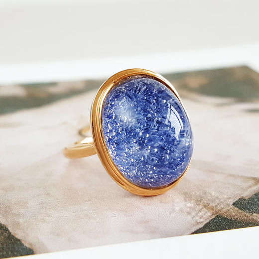 【天然正品】AU750玫瑰金镶天然蓝发晶蛋面水晶戒指15.2*12.2MM（皆取最大值）13.5号（戒圈可改）100126NJT07 商品图3