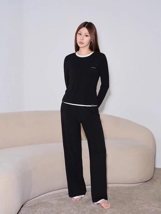 一店d silky miracle真丝莫代尔𝐧𝐮𝐝𝐞系列家居服 奚梦瑶同款
这个系列强烈推荐呐！！！它是在nude经典版型基础上增添了撞色真丝底摆和针织领口拼接，舒适又很有层次感 商品图4