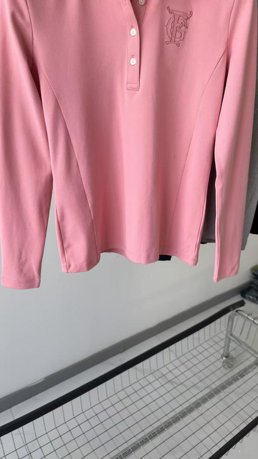 26春款，FA N纯原单女款打底衫，纯原单货，韩国🇰🇷客供面料，有弹力，舒服透气有质感！胸前立体刺绣🪡，拼接设计，立体裁剪，显瘦！经典POLO领，百搭！ 商品图3