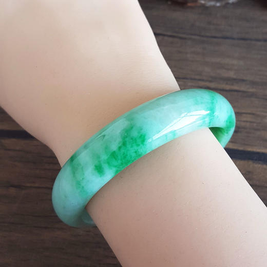 【天然正品】A货翡翠天然收藏级正桩细腻细豆种55.5号飘辣阳绿翡翠手镯55.5号（皆取最大值）131125AH09 商品图7