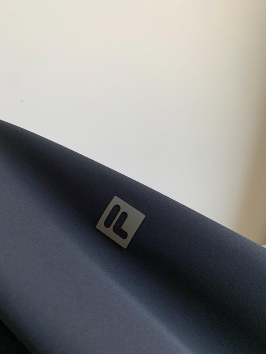 点此购买 斐乐春秋季男士运动休闲连帽开衫外套 bk 340763 商品图11