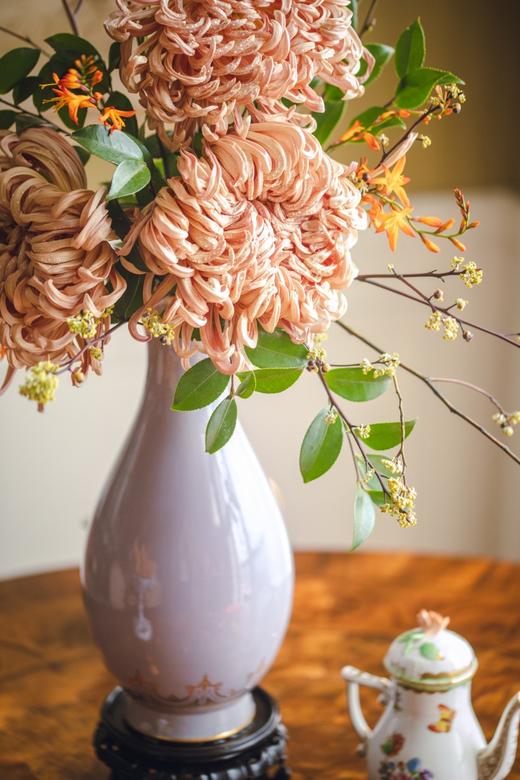 独角鹿西洋古董1875-1876年代法国御窑塞弗尔签名出品手绘描金阿拉伯花卉纹装饰粉紫变色釉瓷花瓶一对 商品图3