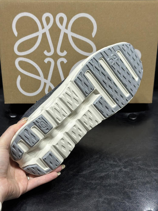 春季特惠💰300 LOEWE 罗意威 x On 昂跑 联名款 Cloudtilt 跑鞋 商品图5