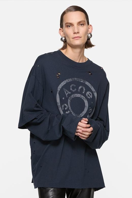 一店d  𝐀𝐜𝐧𝐞新大爆款🔥𝟐𝟔早春系列破洞假两件长袖T恤➕短袖
太有街头流浪感了，宽松落肩的os剪裁超级松弛 商品图2