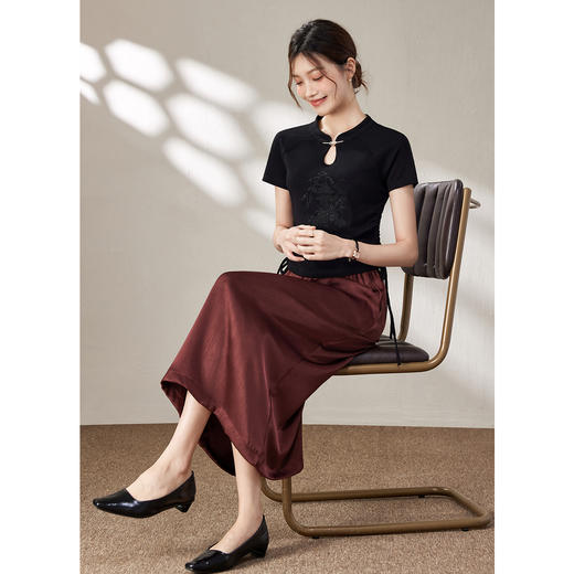 热卖中！！2026 新中式国风套装女 T恤显瘦遮胯A字长裙套装  刺绣盘扣短袖简约气质休闲百搭 商品图1