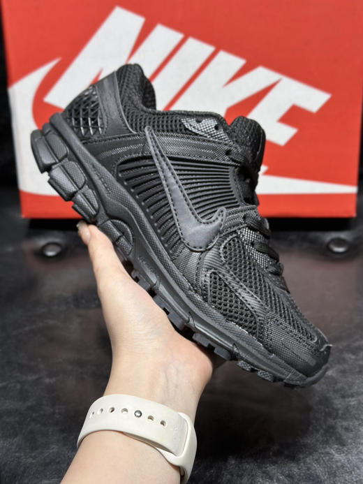 春季特惠💰320 高版本 Nk Zoom Vomero 5 "Earth Fossil" 佛莫罗5代系列经典复古休闲运动鞋 商品图3