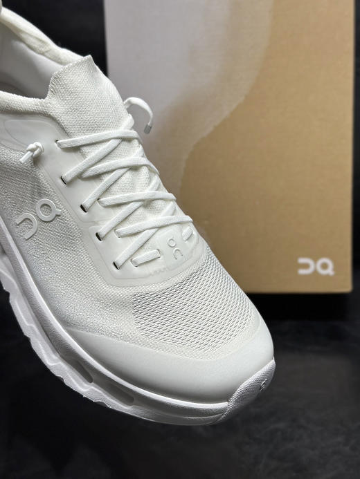 春季特惠💰320 Zendaya x Law Roach x On 昂跑 Cloudtilt Moon 以前卫艺术视角重塑经典鞋型 商品图8