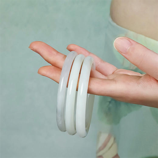 【新品首发】瑞玉系列 和田玉平安镯子手串清雅素美 女士礼物MEMORA诗普琳NW102602、NW106602、NW106603 商品图5