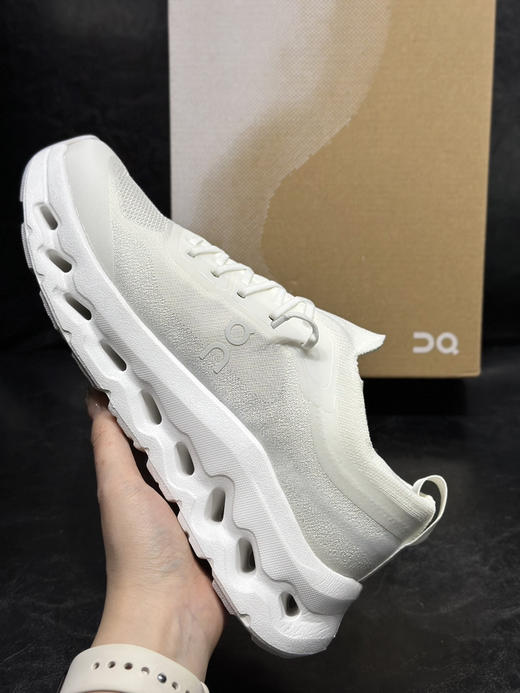 春季特惠💰320 Zendaya x Law Roach x On 昂跑 Cloudtilt Moon 以前卫艺术视角重塑经典鞋型 商品图4