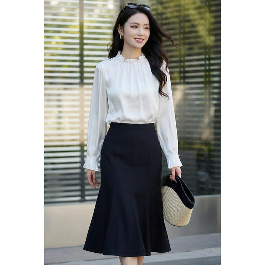 「云柔花瓣领白衬衫」云感垂顺 轻盈透气 优雅温柔 法式复古风白衬衫减龄花瓣领长袖直筒OL优雅上衣女4239 商品图4