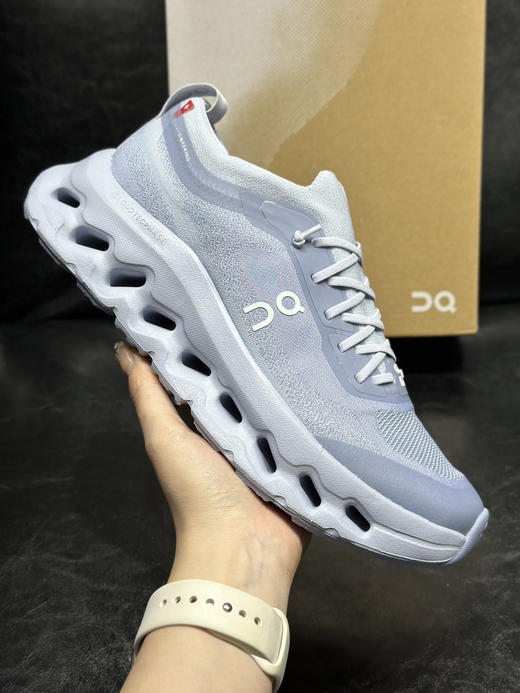 春季特惠💰320 Zendaya x Law Roach x On 昂跑 Cloudtilt Moon 以前卫艺术视角重塑经典鞋型 商品图3