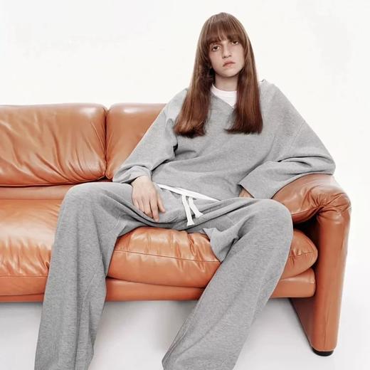 一店z 【三层结构空气层】Moc龟背肌理不易皱"轻暖"套装V领卫衣+弯刀裤 商品图0