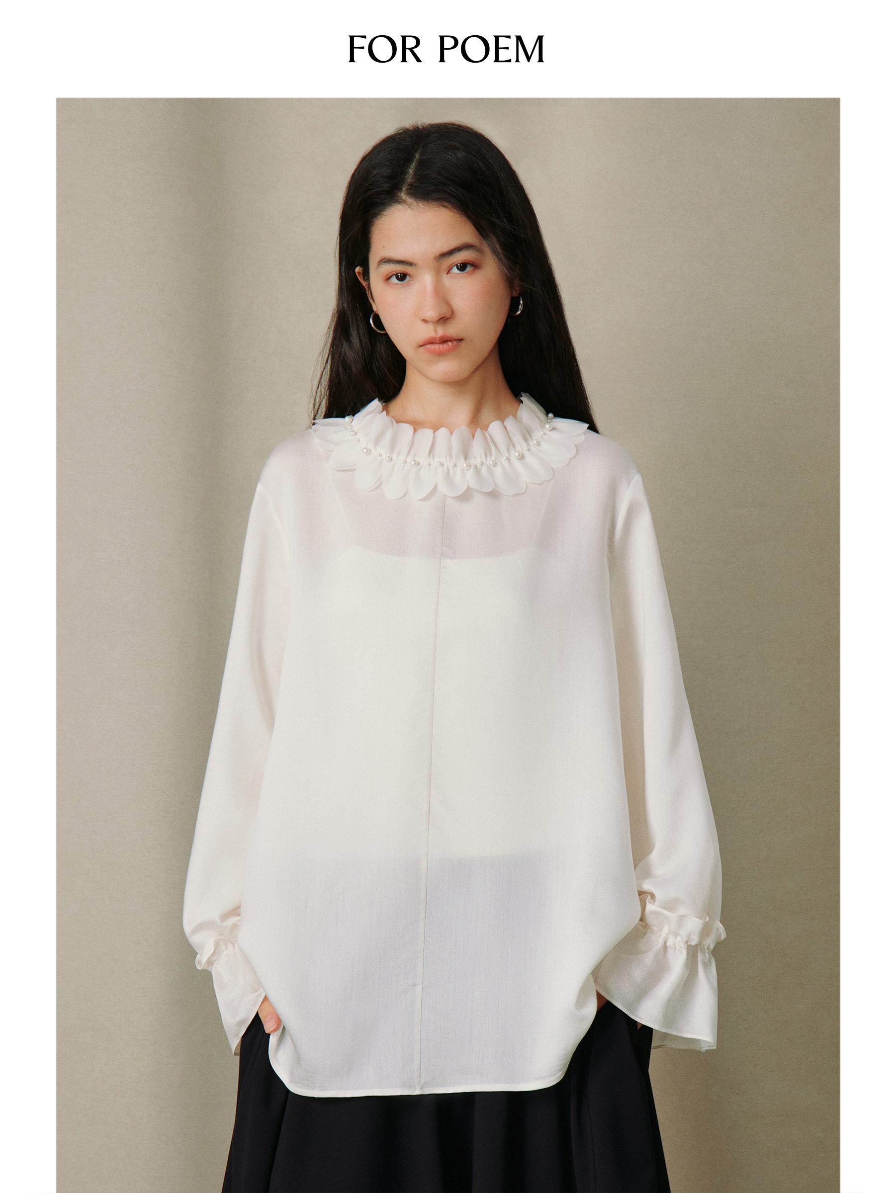 ForPoem 26/SS 原创设计珍珠荷叶边领口上衣米白