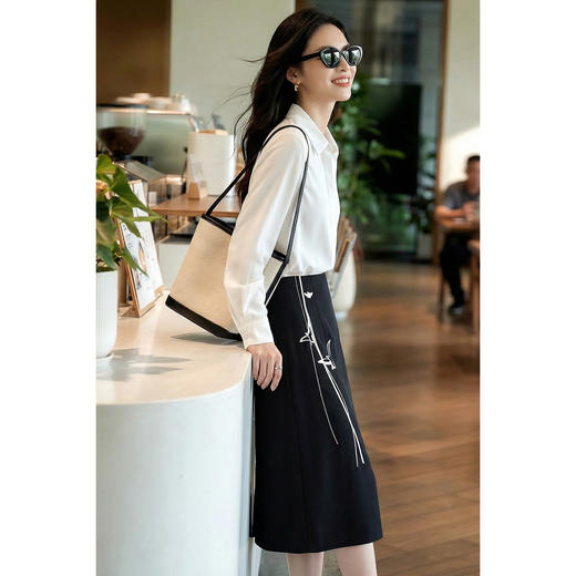 经典基础款白衬衫 百搭王搭配西裤/半裙/西装 一秒穿出专业感 米思阳2026春季新款不易皱职业百搭衬衫女通勤白色上衣4261 商品图4