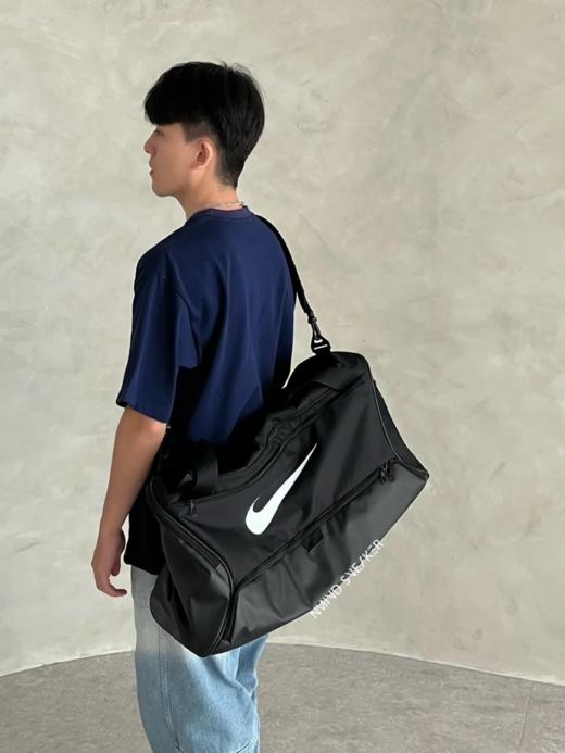 超大，越南回货！！正品订单！！耐克赞助版！！中国男篮 男足和田径国家队运动员同款训练包！！球员版！ Nike 耐克60L  赞助版训练包 商品图1