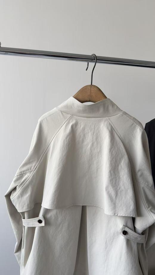 26春款SISLEY纯原单风衣外套，韩国🇰🇷客供面料，超有质感，面料自带光感，高级感满满，简单大气的廓形，不挑身材，超好驾驭！ 商品图8