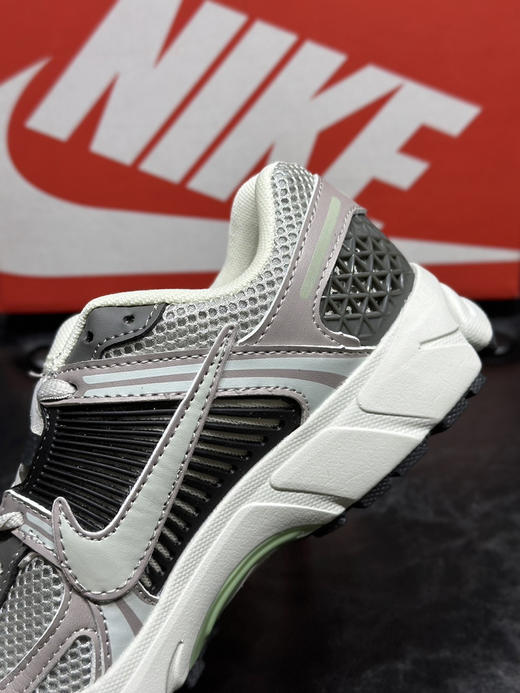 春季特惠💰320 高版本 Nk Zoom Vomero 5 "Earth Fossil" 佛莫罗5代系列经典复古休闲运动鞋 商品图8