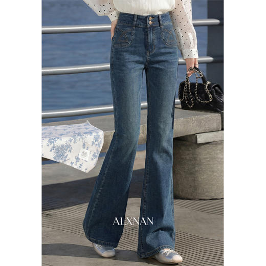 鹿向南「晨光阔步」复古蓝色微喇牛仔裤女春季百搭高腰显瘦长裤子 商品图0