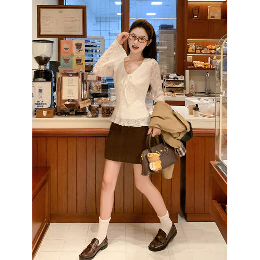 【110元任选2件】现货！ 韩系v领蕾丝t恤 商品图3