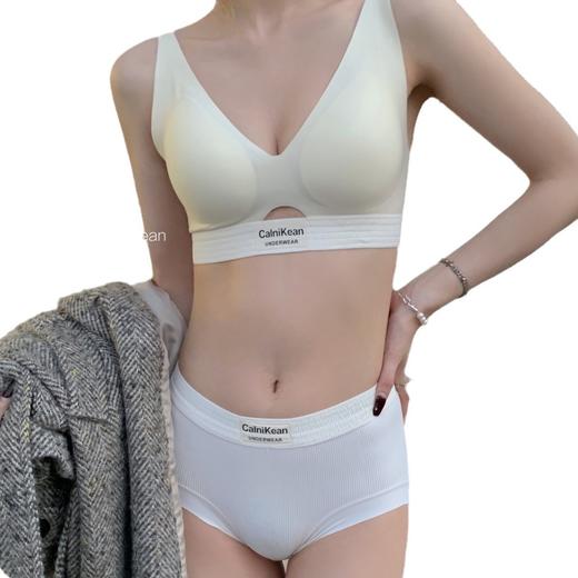 Calnikean无痕双皮奶文胸套装 全方位固定杯软提拉内衣 小胸聚拢显大收副乳无痕文胸 商品图4