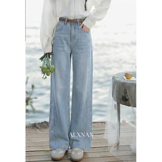 鹿向南「春日序章」蓝色直筒牛仔裤女春季蝴蝶结绣花显瘦高腰长裤 商品图0