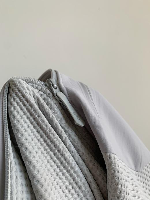 点此购买 始祖鸟OLERA系列女士华夫格半拉链卫衣 bk 340754 商品图13