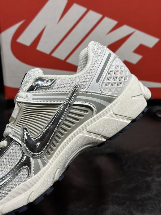 春季特惠💰320 高版本 Nk Zoom Vomero 5 "Earth Fossil" 佛莫罗5代系列经典复古休闲运动鞋 商品图8