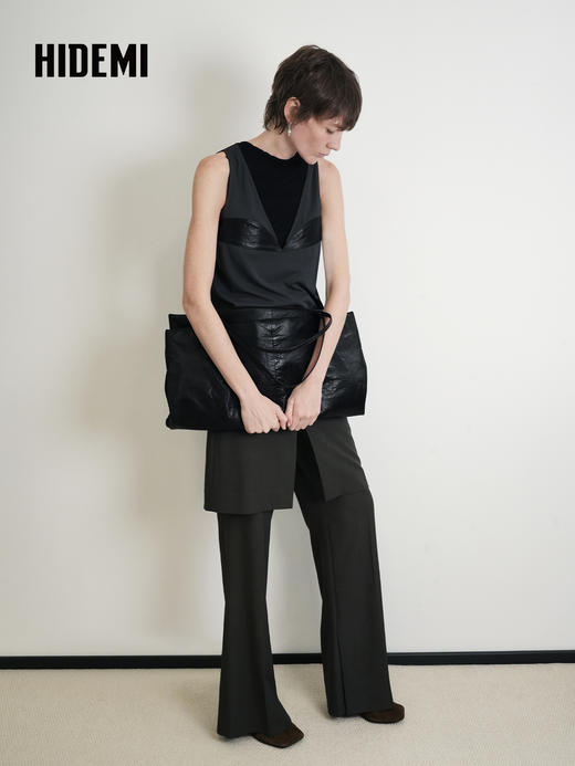 HIDEMI 设计感油蜡皮拼接套装深V领无袖背心上衣 商品图5