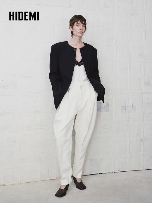 HIDEMI 绵羊毛黑色简约一粒扣宽肩收腰圆领西装西服外套 商品图2